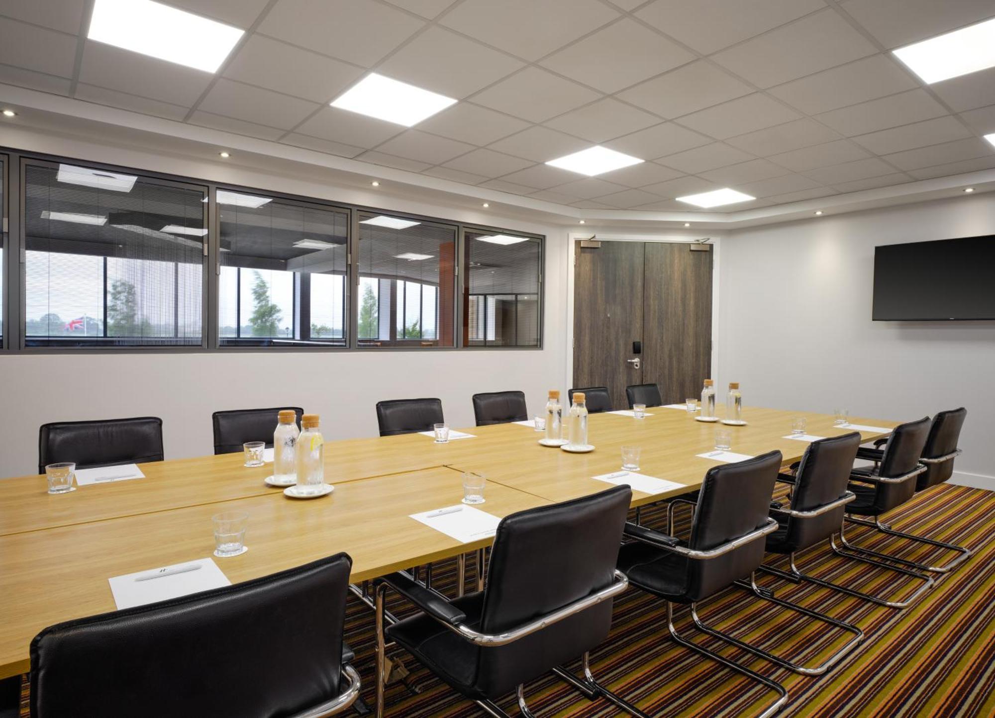 Holiday Inn Huntingdon Racecourse By Ihg Exterior foto